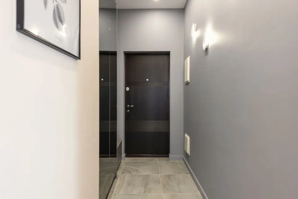 Arka D20 — Daire çelik kapısı